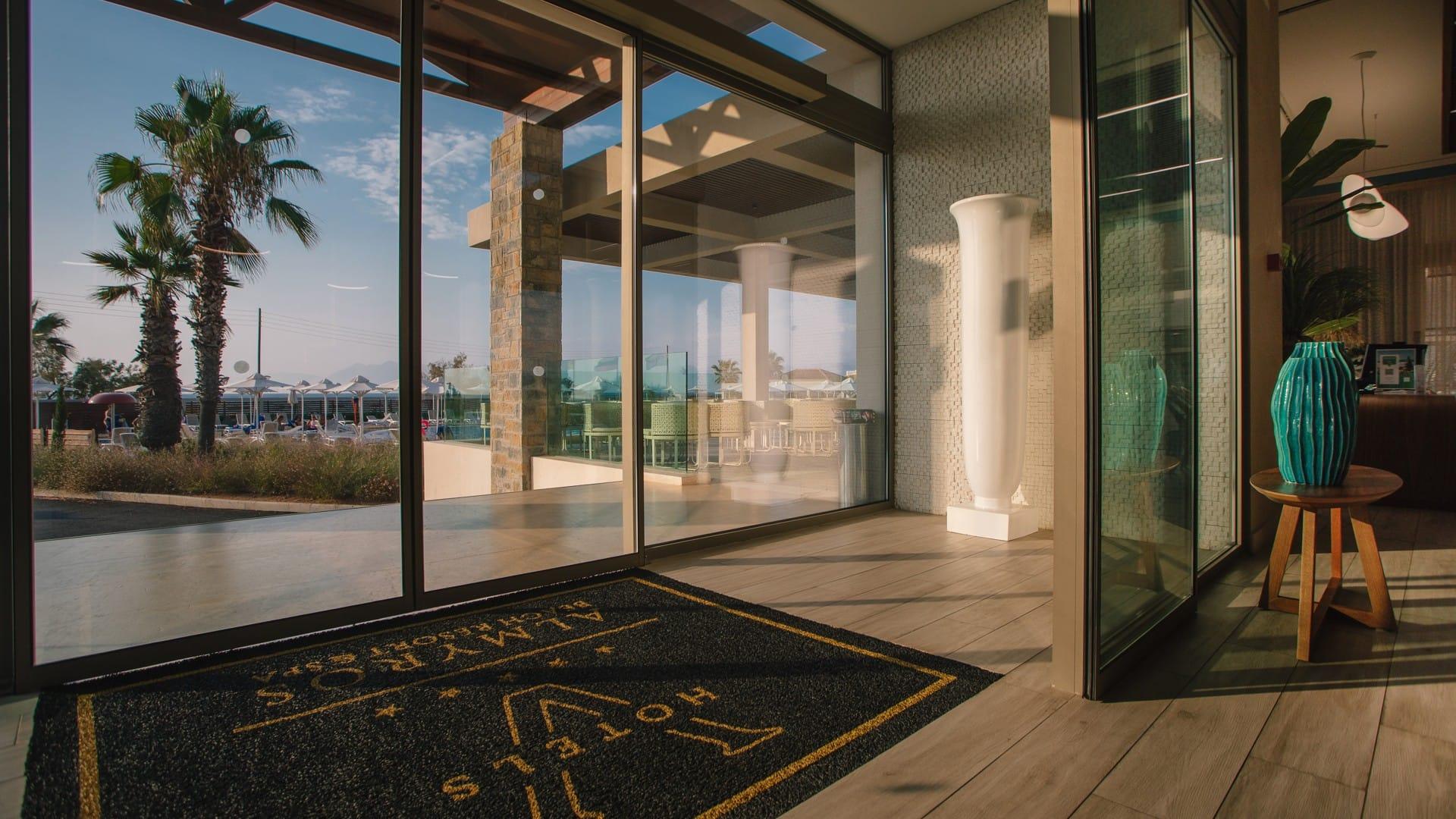 Almyros Beach Almiros Beach Bagian luar foto Entrance to the hotel