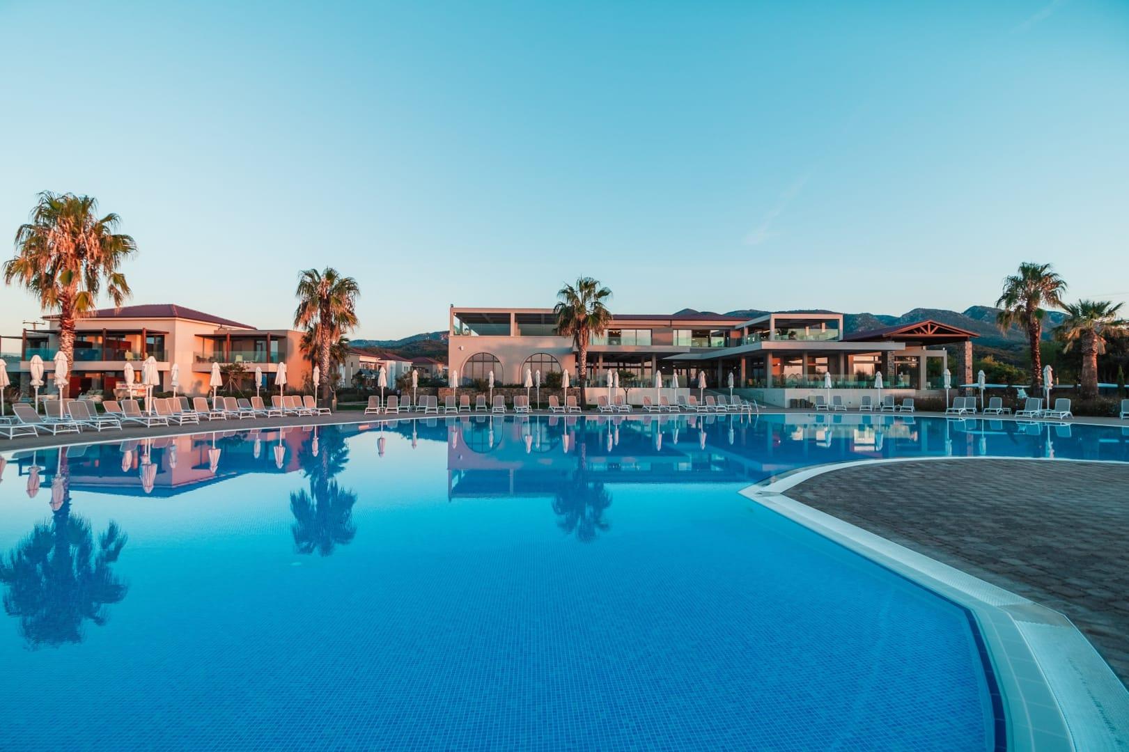 Almyros Beach Almiros Beach Bagian luar foto The resort's main pool