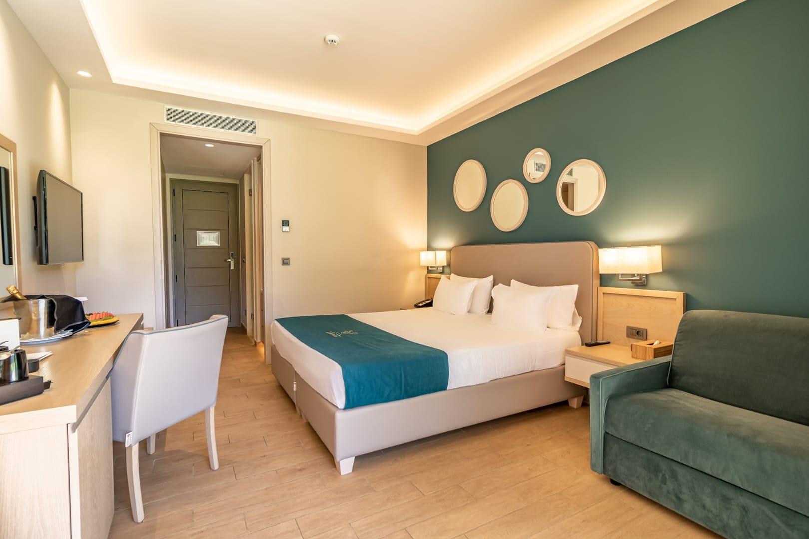 Almyros Beach Almiros Beach Bagian luar foto A room at the hotel