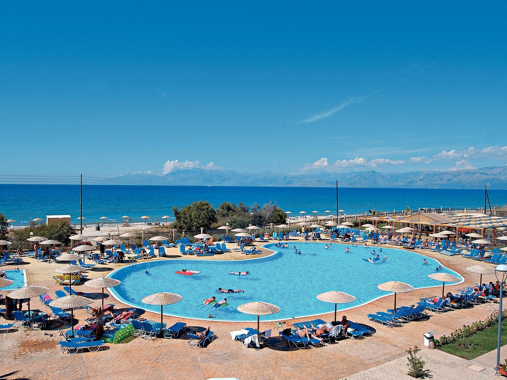 Almyros Beach Almiros Beach Bagian luar foto The beach at the hotel