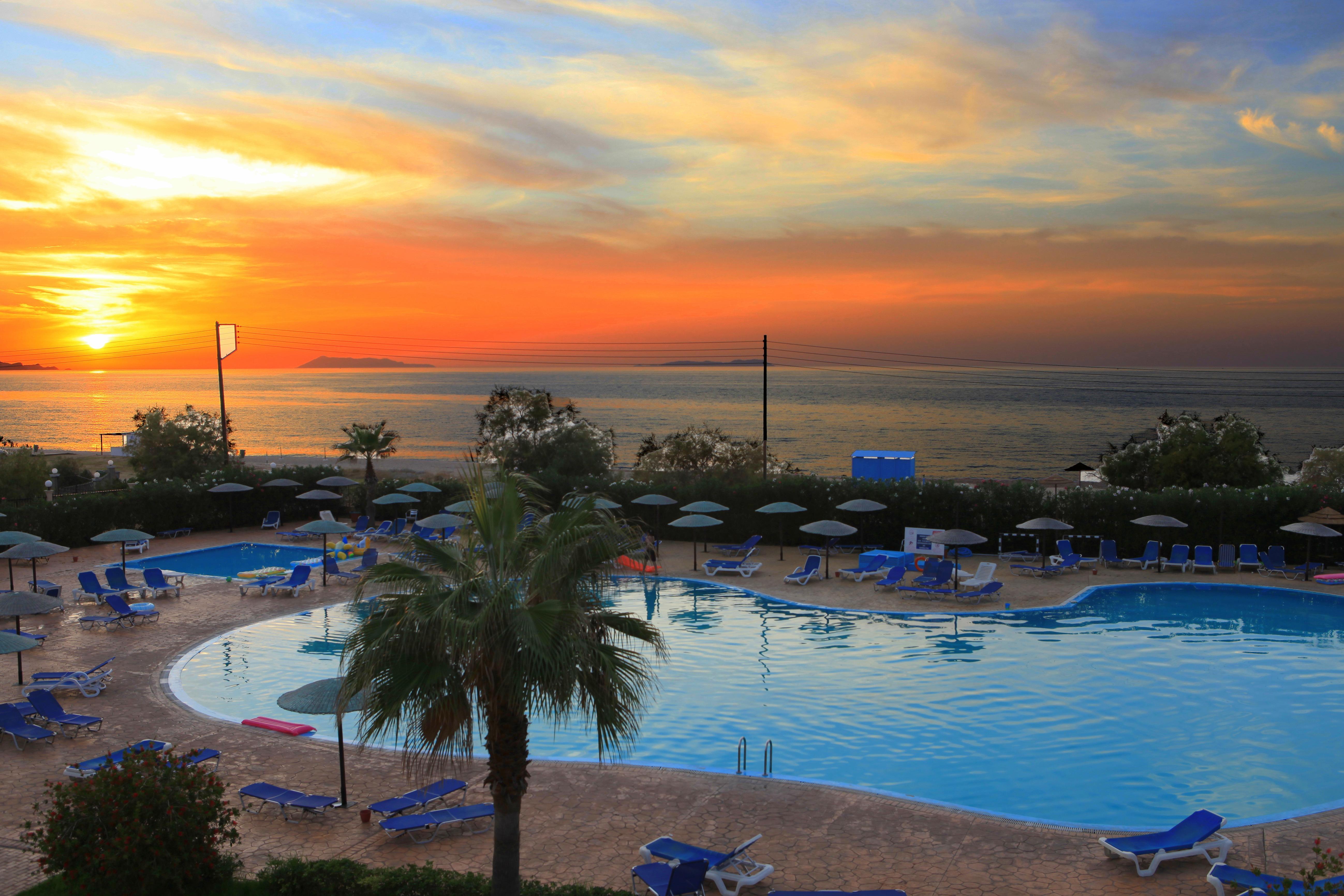 Almyros Beach Almiros Beach Bagian luar foto Sunset at the Dead Sea