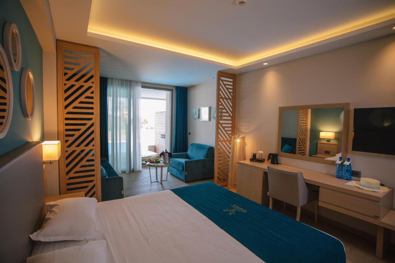 Almyros Beach Almiros Beach Bagian luar foto A room at the hotel