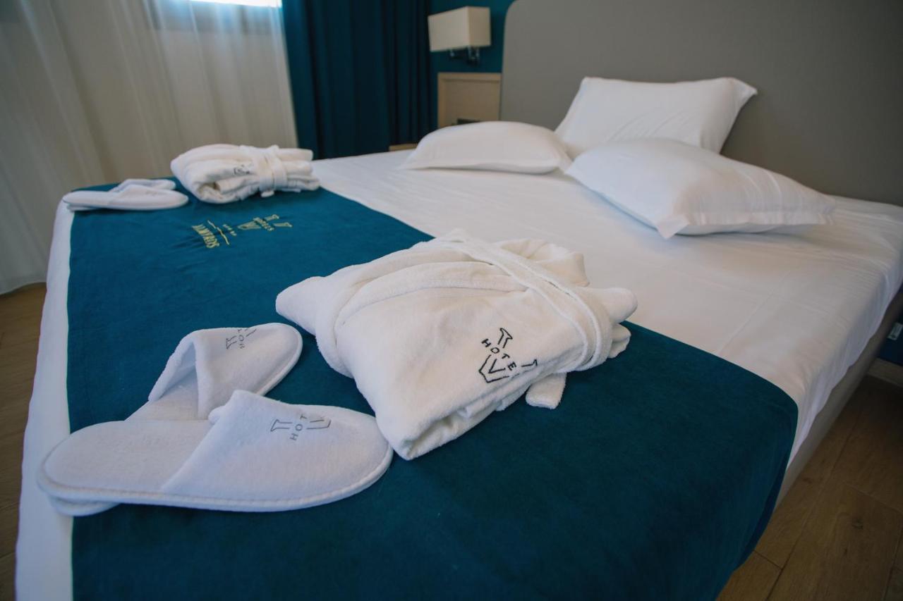 Almyros Beach Almiros Beach Bagian luar foto A guest room at the hotel