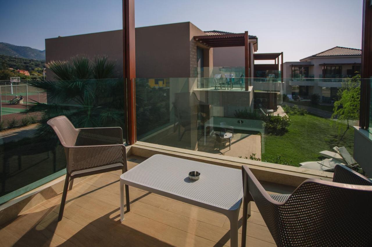 Almyros Beach Almiros Beach Bagian luar foto A balcony