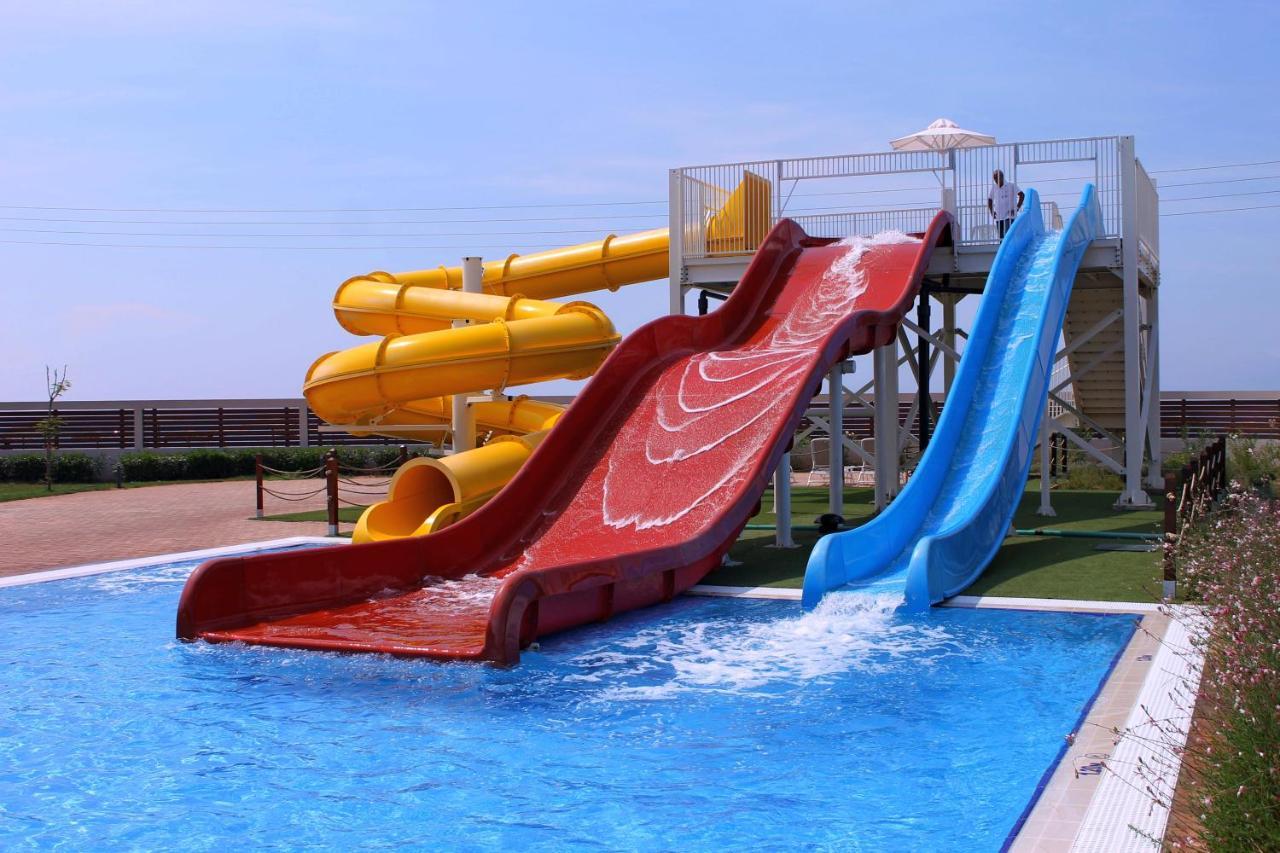 Almyros Beach Almiros Beach Bagian luar foto Water slides